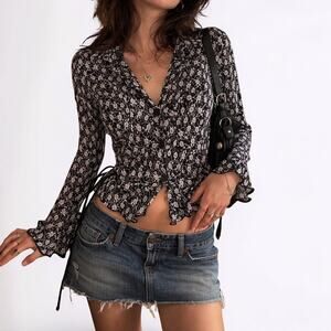 Y2K Micro Pleated Stretch Floral Blouse Lettuce Hem Side Tie Top Black